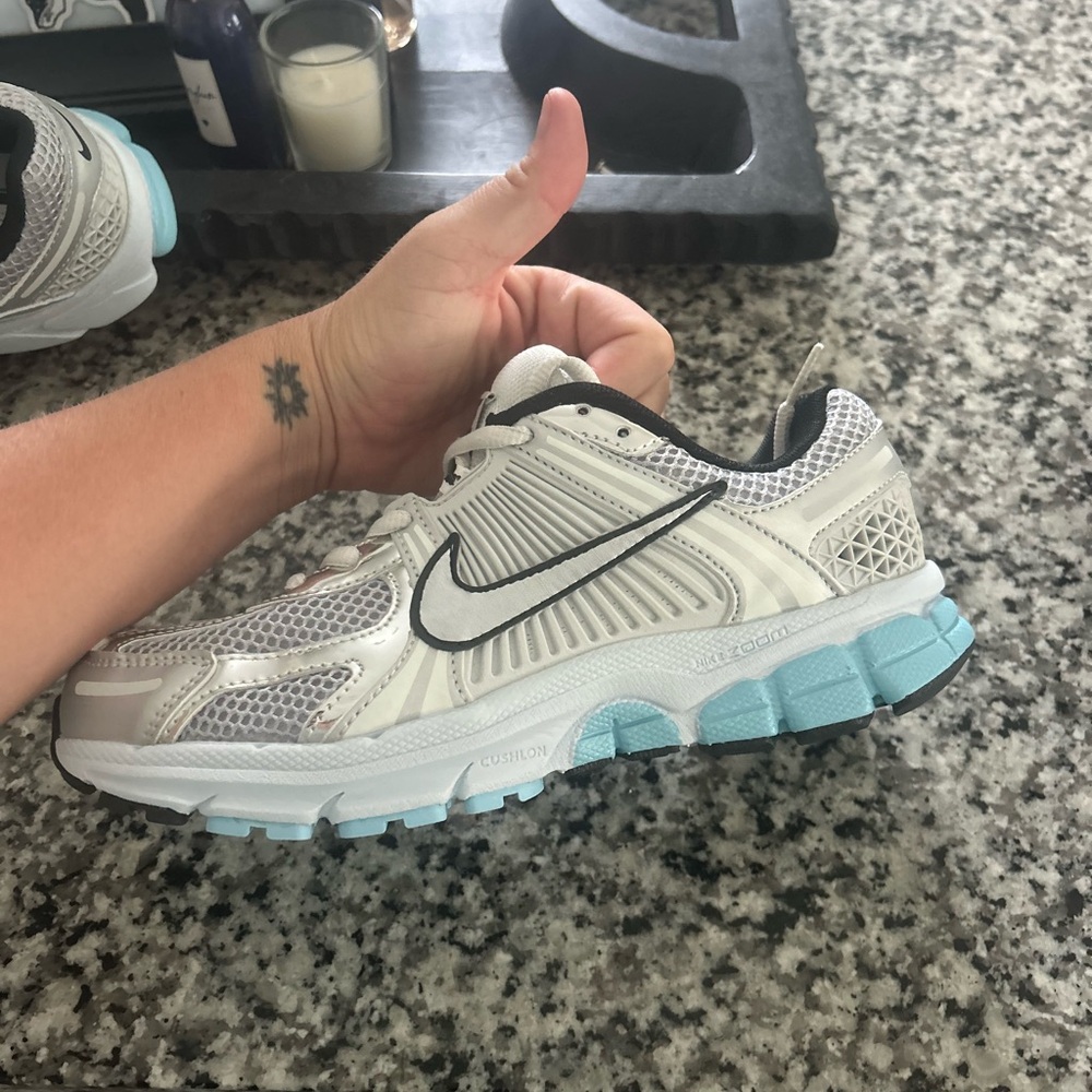 Women’s Tennis Shoes